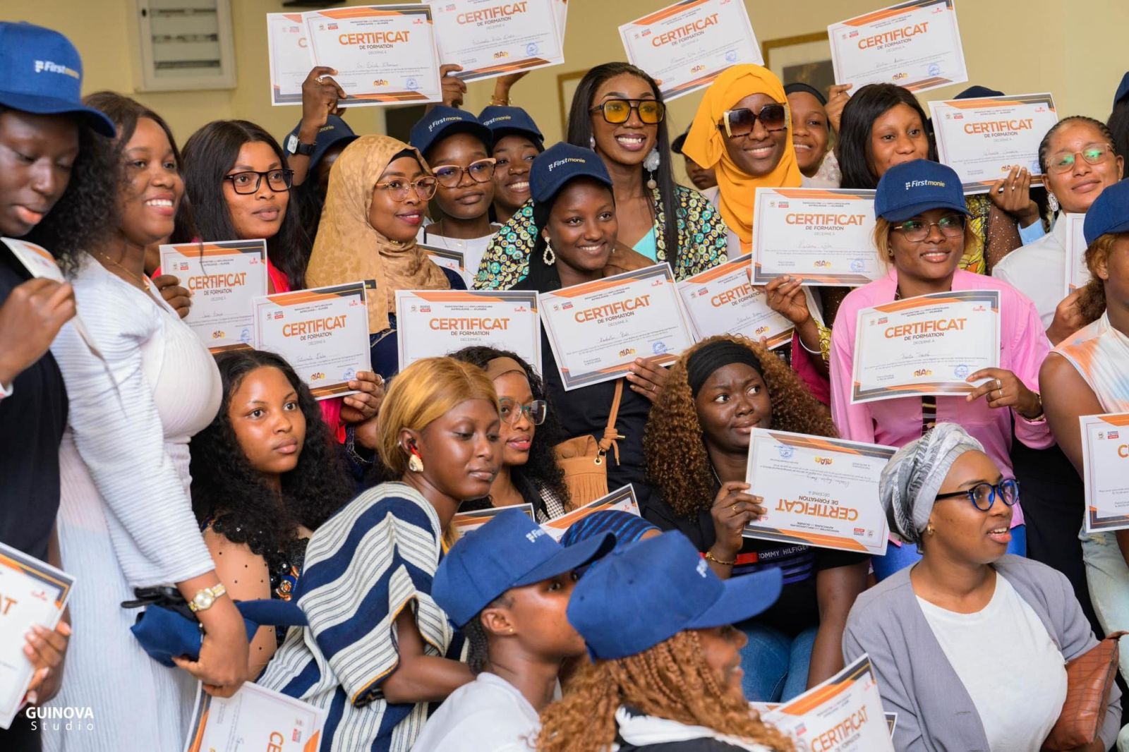 emmanuelle keita organise une masterclass en guinee  pour 100 femmes
